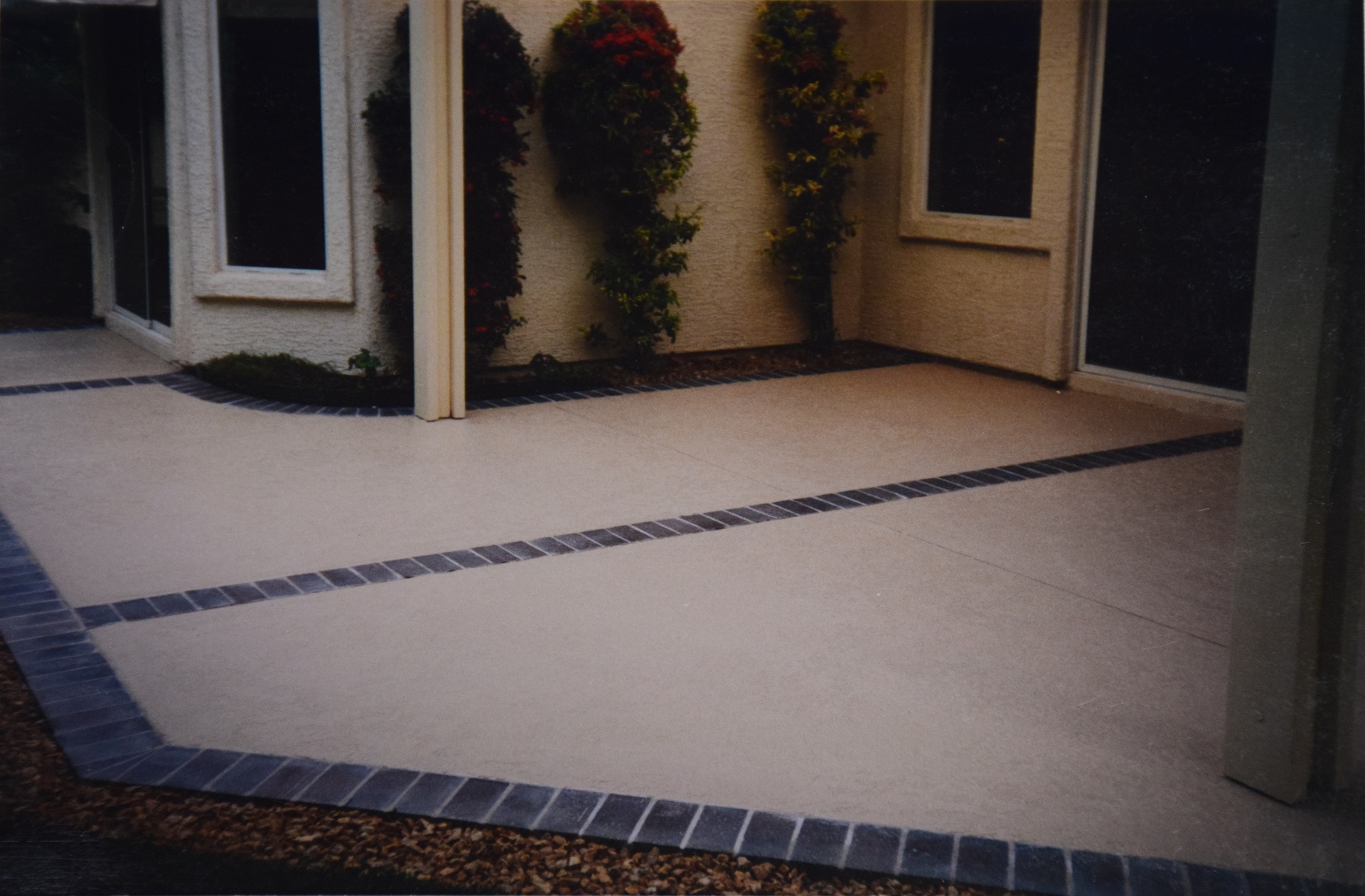 Decorative concrete backyard patio with border inlay design
